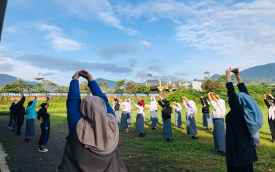 SMKN 1 Rancabali Menerapkan Salah Satu Kebiasaan Anak Indonesia Hebat melalui Kegiatan Jumat Positif
